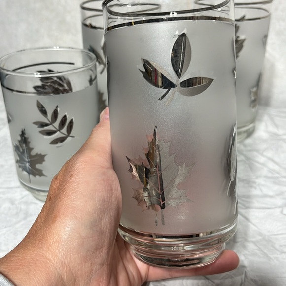 Set of 4 vintage Libbey frosted leaf tumblers 3 5.5 inches tall 1 4.5 inches - Picture 7 of 12